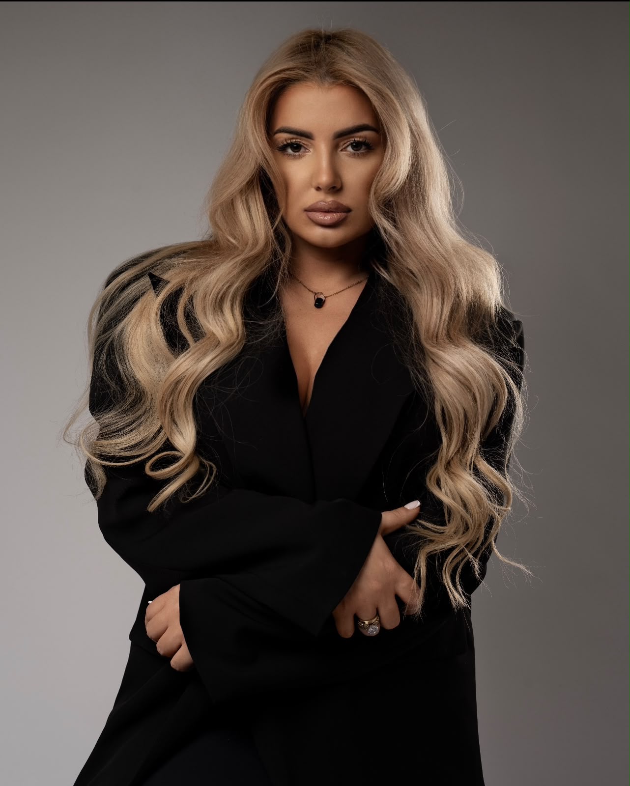 Marta Gos w czarnej stylizacji